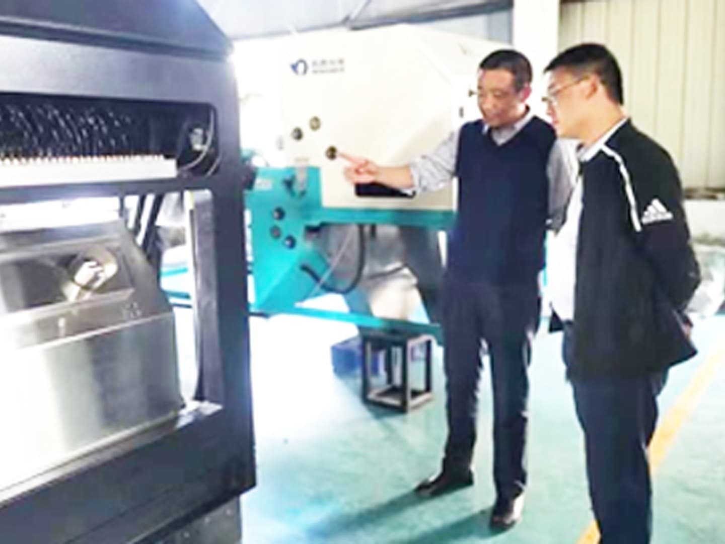Шаньдунская группа по контролю за золотом посетила компанию Mingde Optoelectronics