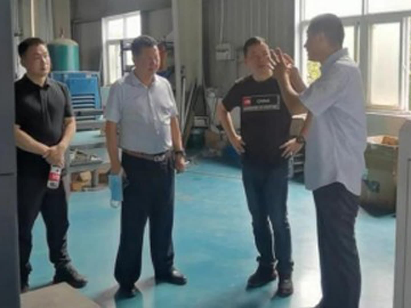 Известные предприятия по производству талька в городе Гуйлинь провинции Гуанси посетили и осмотрели сортировочную машину с искусственным интеллектом Mingde Optoelectronics.